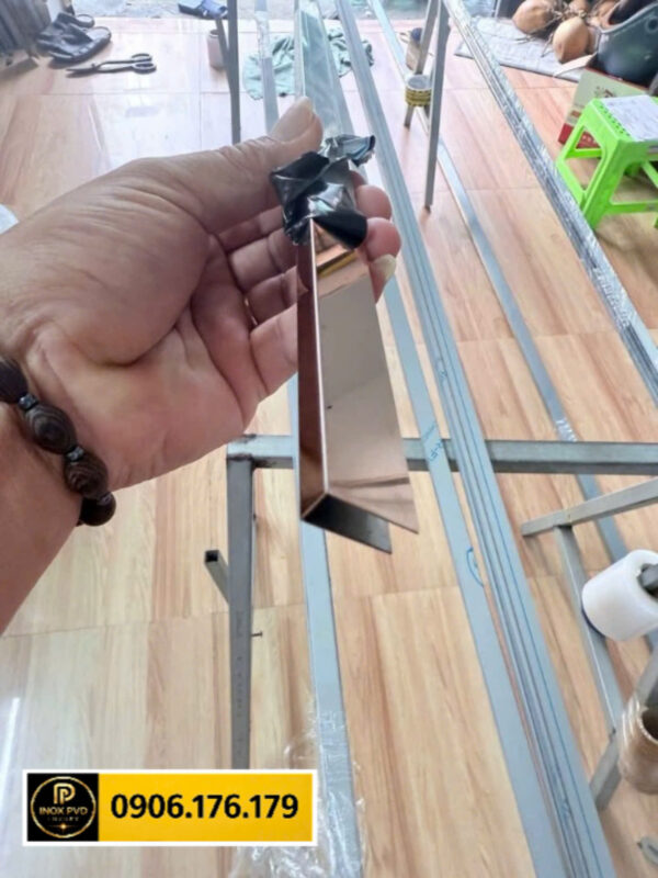 Nẹp inox chữ U tạo khe ron trang trí sàn nhà, đường nét sắc sảo tại Hà Nội, Bắc Ninh, Bắc Giang