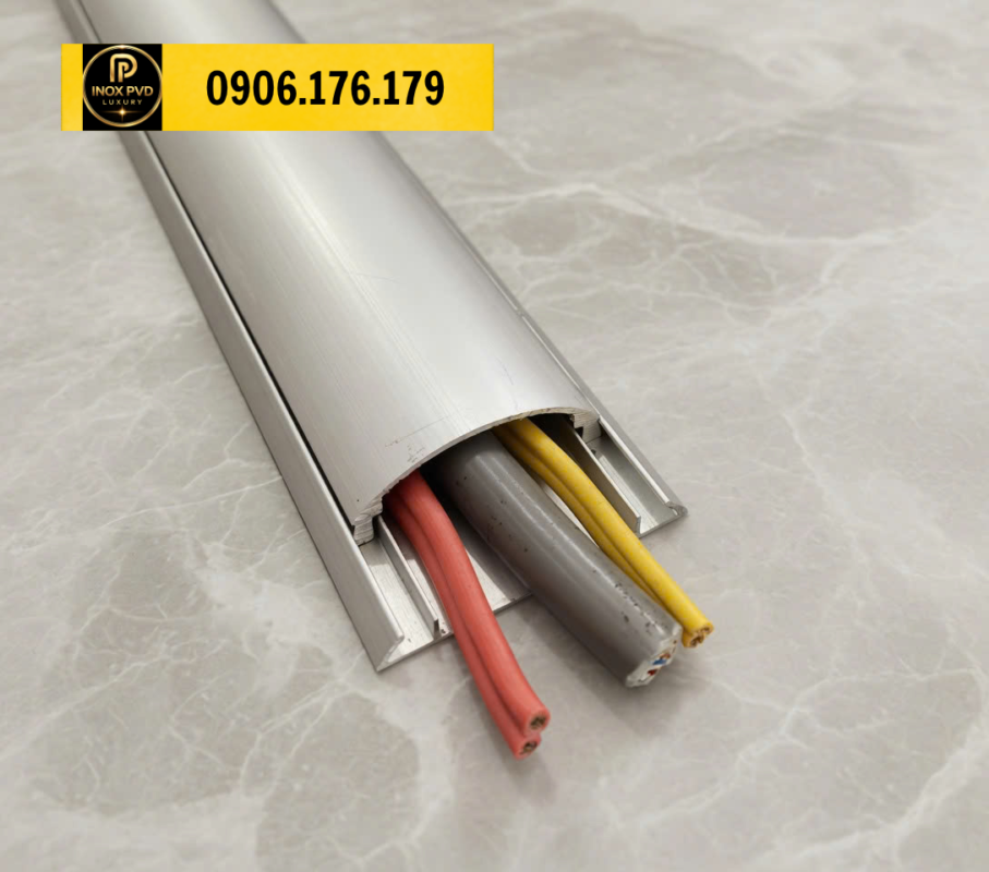 Nẹp nhôm bán nguyệt che dây điện nổi, lắp đặt cố định sát sàn nhà