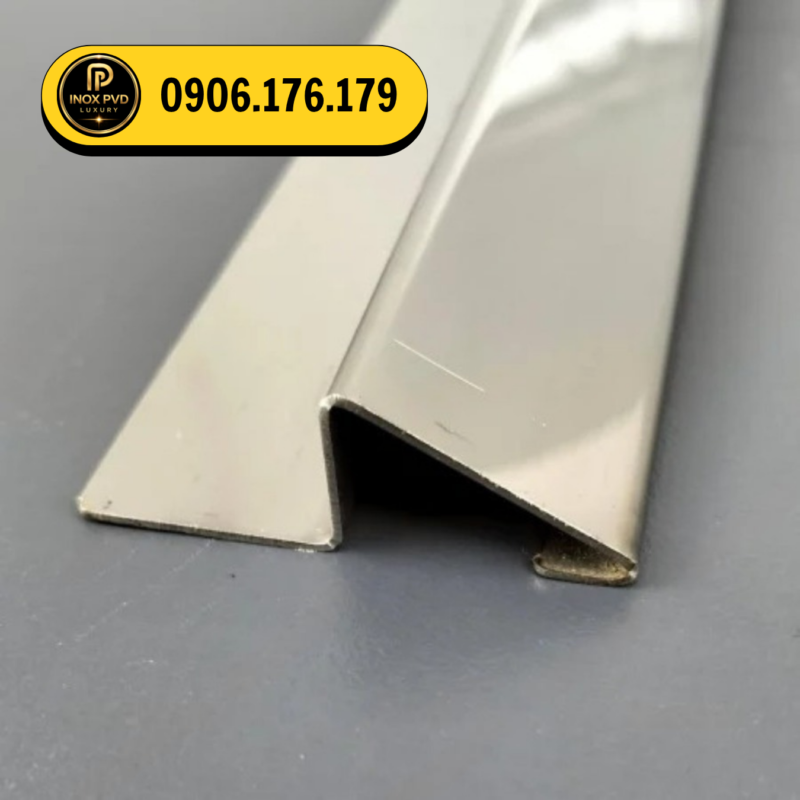 Nẹp inox chênh cốt giữ mép sàn thẳng hàng